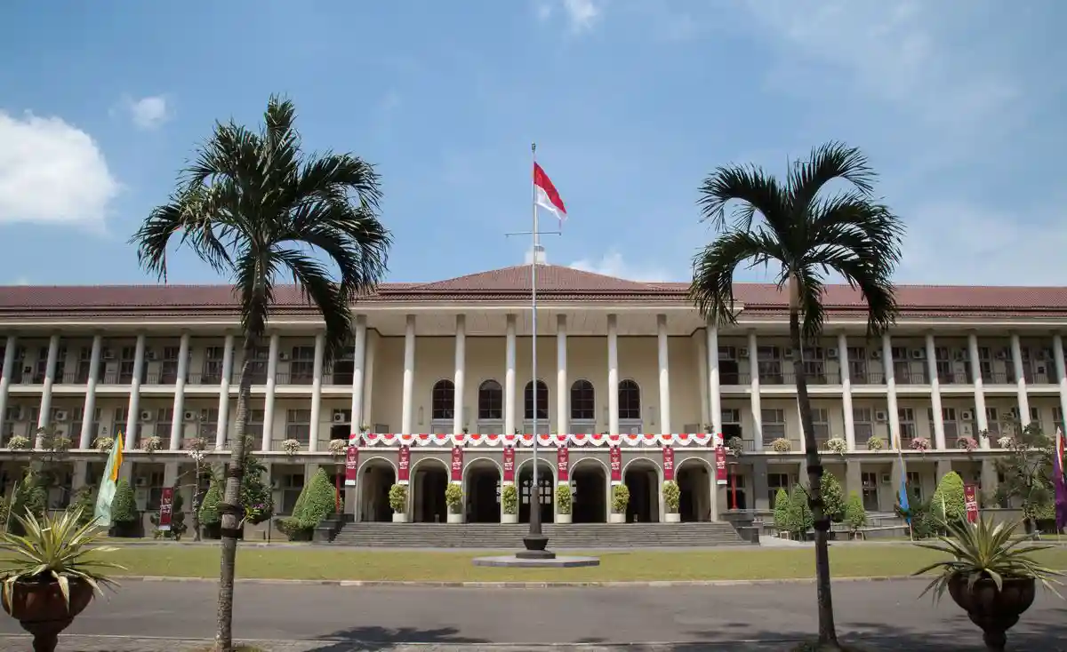 12. Universitas Gadjah Mada Yogyakarta