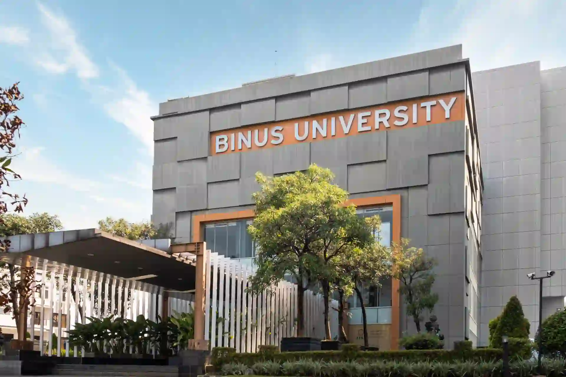 13. Universitas Bina Nusantara