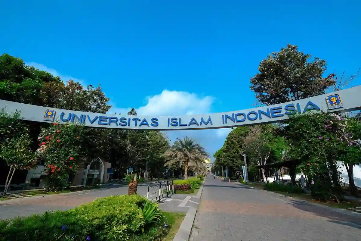 19. Universitas Islam Indonesia Yogyakarta 1