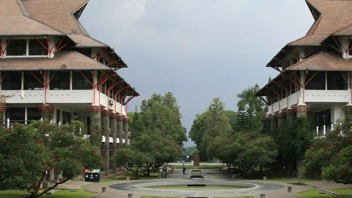 3. Institut Teknologi Bandung