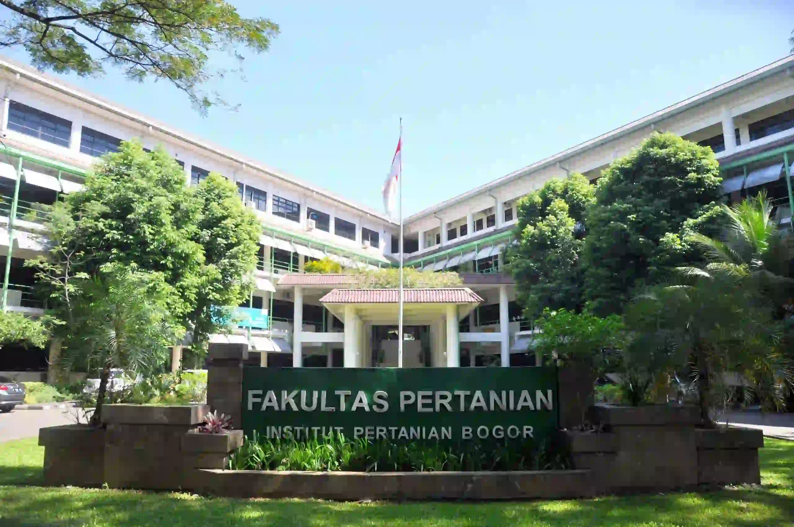 6. Institut Pertanian Bogor