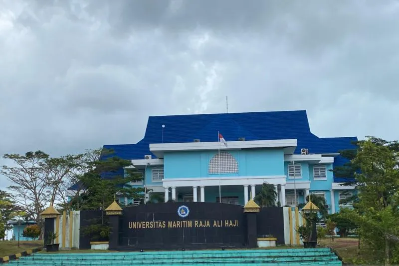 99. Universitas Maritim Raja Ali Haji