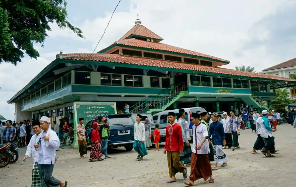 1. Pondok Pesantren Al Hikmah