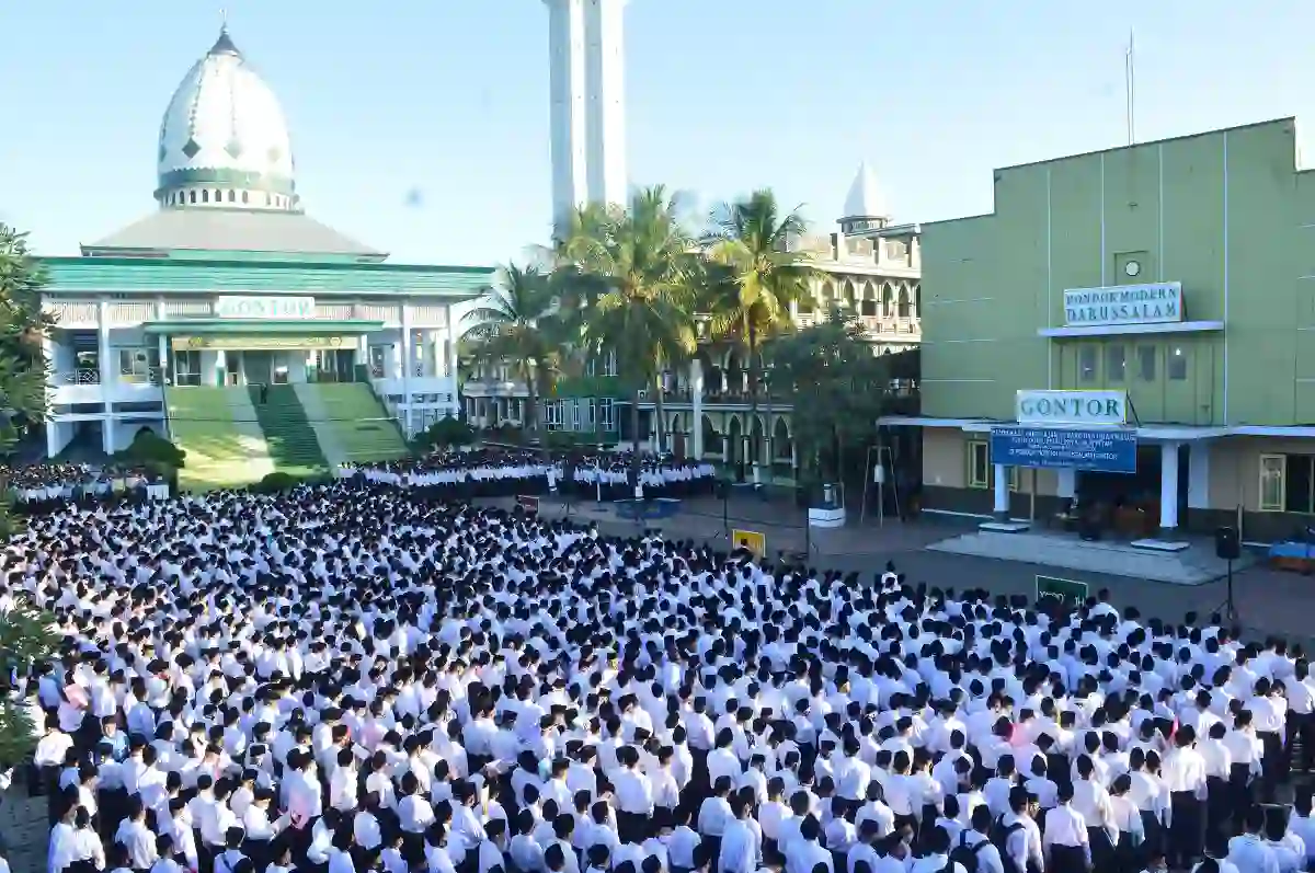 7. Pondok Pesantren Modern Darussalam Gontor 9