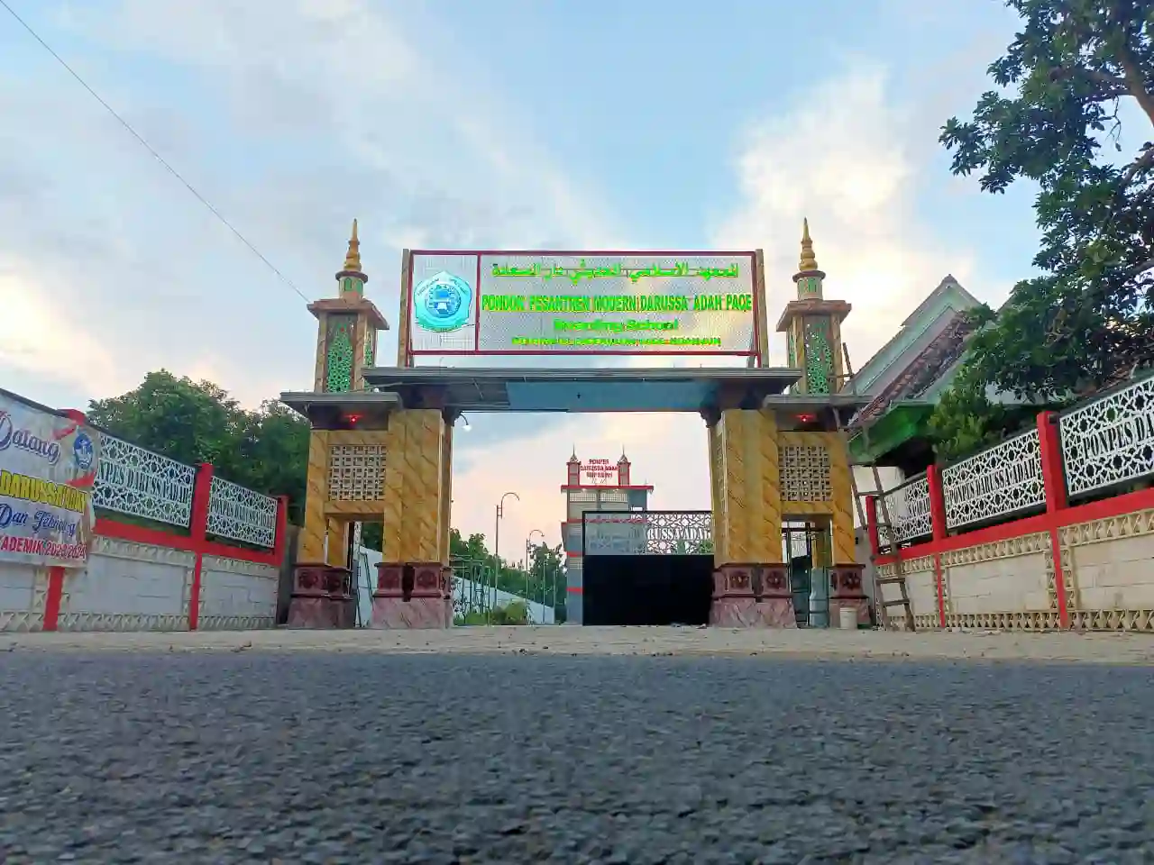 8. Pondok Pesantren Darussaadah