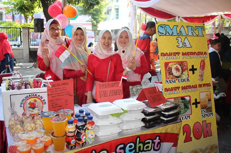 1. Tema Bazar Makanan Sekolah Menarik